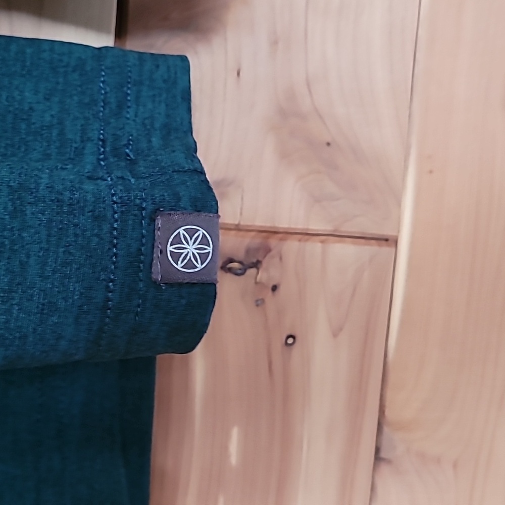 GAIAM Dark Green Long Sleeve Shirt, Size M, Butter Soft - Picture 3 of 6